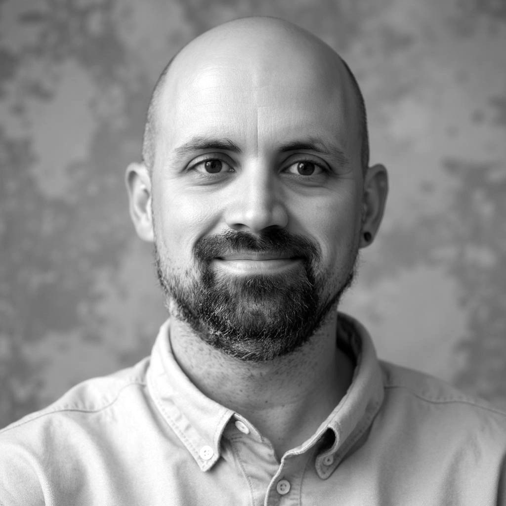 Black-and-white portrait of Tiago Martins Pinto